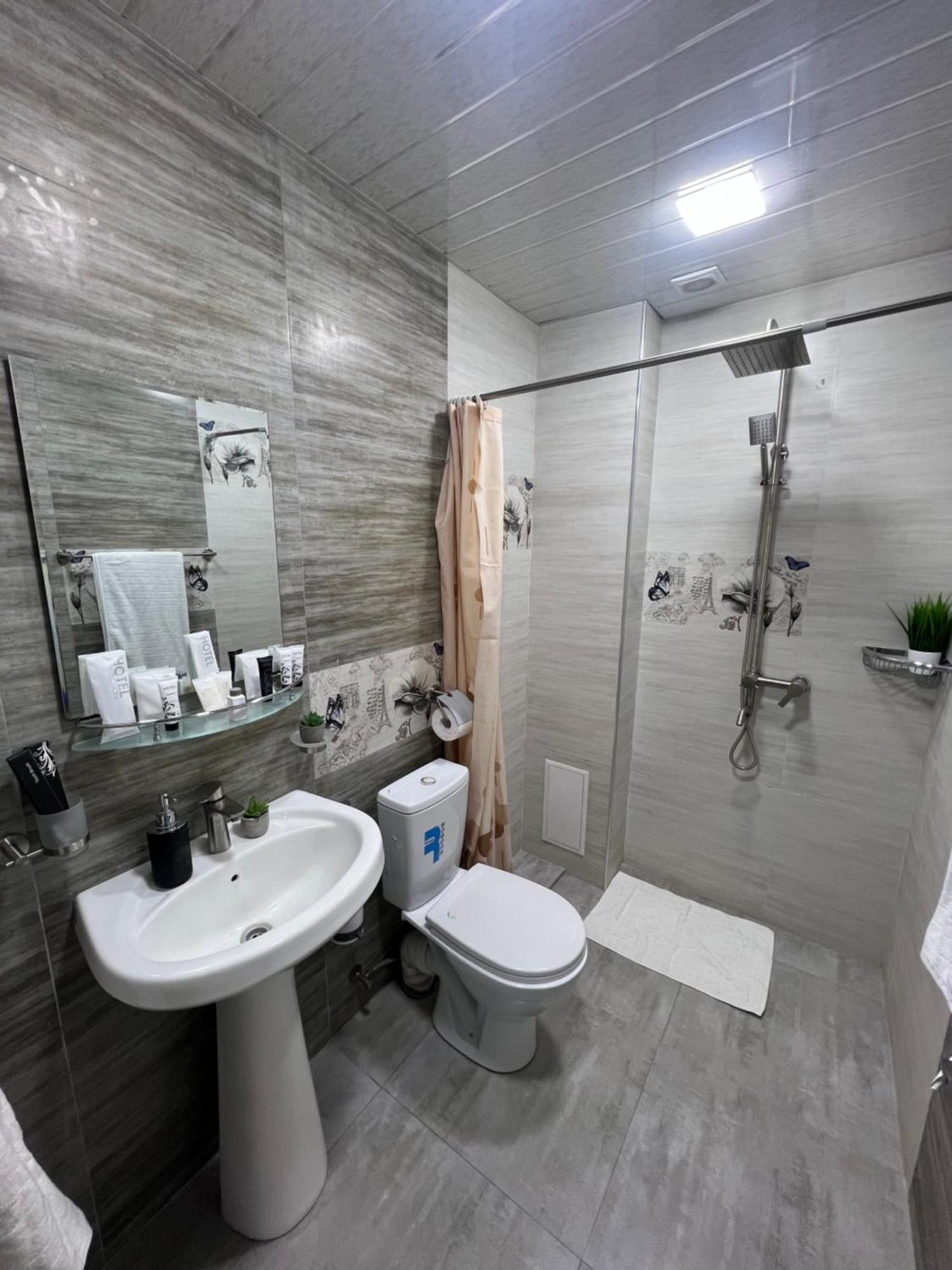 Cosy Apartment With Good Location Self Check In เยเรวาน ภายนอก รูปภาพ